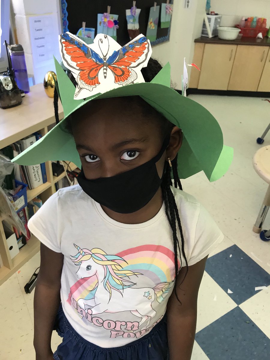 JenniferBachhub's tweet photo. We made spring bonnets! With flowers and pollinator ⁦@MmeFerguson⁩ ⁦@FJMcDonaldOCSB⁩ https://t.co/VzTHVh28BU