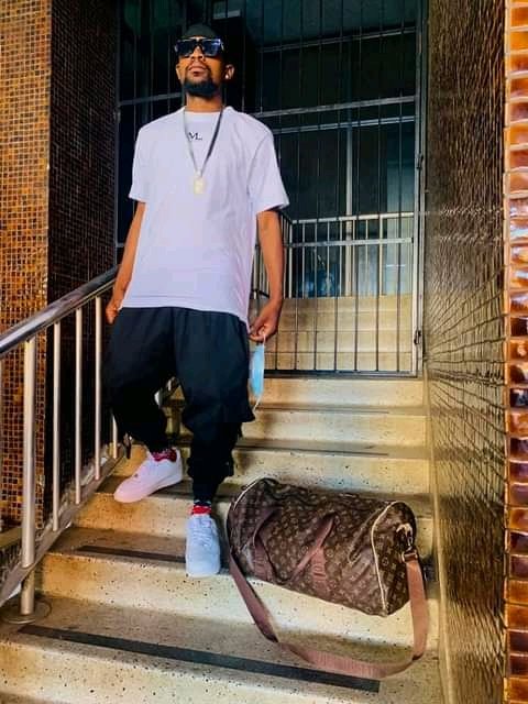 Eldeeper's tweet photo. @IamLilDizzie @PhanueljrTendai @MarlvernAddy @palnyoni @vanessatynashe @mimmie097 @4our_Zw @Bibaz23 @tudzaa @dakid_verse @Brythreesixty @Mclynebeats Mashlasy Milky White T
Readily available on all sizes
$15 app/call +263713085009 visit us @Analaby House Cnr Angwa &amp; Nelson Mandela 2nd floor suite 214
"Real fabric go real " Blackowned Made in Zimbabwe🇿🇼supportlocal#we delivery everywhere T.C apply https://t.co/M1PlPlnWrz