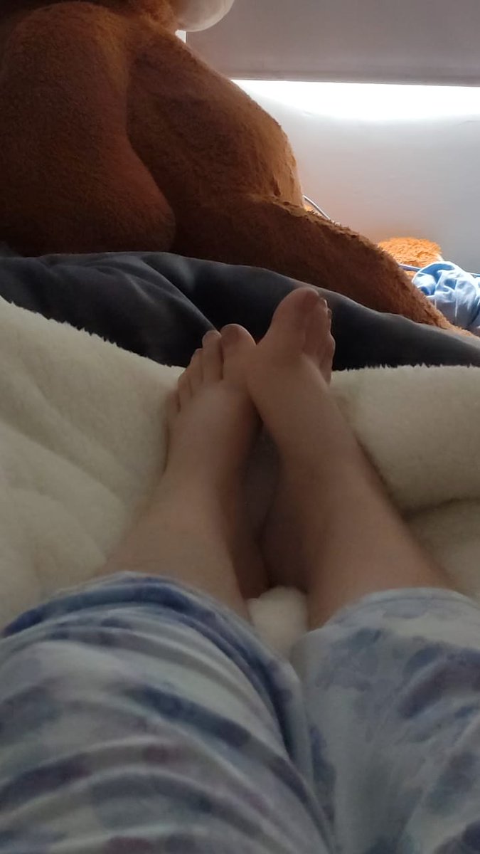 adri_beker's tweet photo. Wanna cuddle?

#feetfetishworld #feetdm #newfeet #feetpics https://t.co/YI2kRmakY0