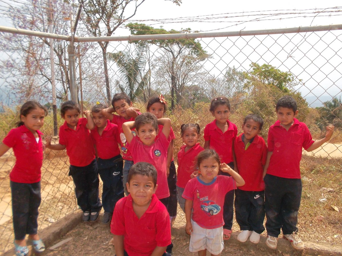 marblancblanco's tweet image. 25 años, no es fácil decir que me case con educación todo lo que uno pasa son experiencias únicas e increíbles en la vida. Guardo mis mejores recuerdos de estos momentos