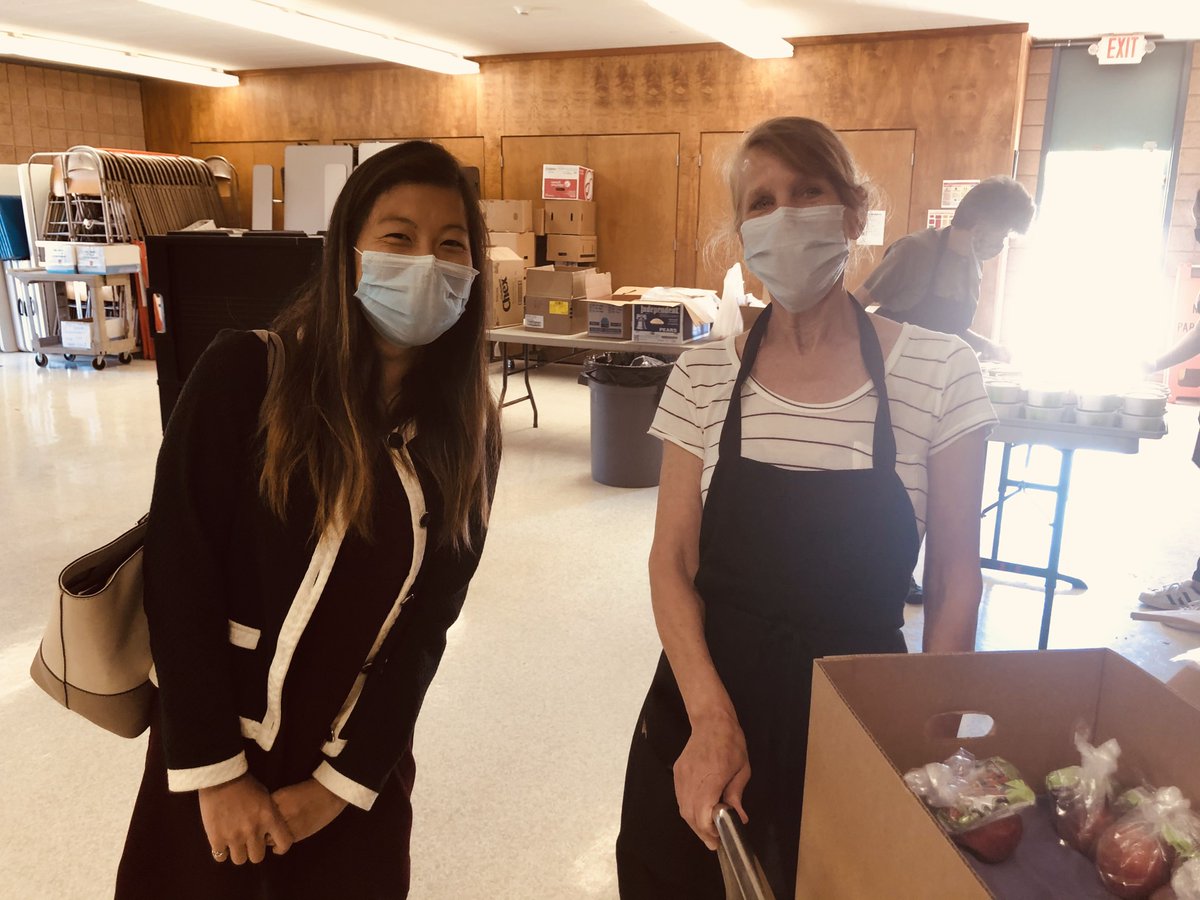 ChefAnnFnd's tweet photo. On day 7 of Brandy's #SchoolFood trip, she visited @GoletaUSD which is one of our Get Schools Cooking districts!

"I visited sites with Kim Leung (Food Services Director) and was able to see some of the purchases that she made with her systems assistance grant!" said  Brandy. https://t.co/aQavkjT78K