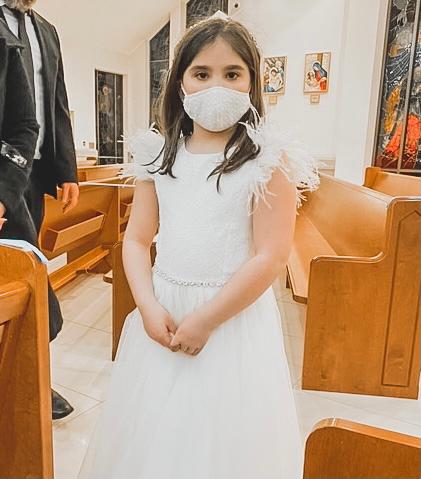 CarmensDesigns's tweet photo. Sweet Mia in her First Communion ✨ 😍 She chose a classic silhouette with a lace bodice and feather sleeves, plus a lace face mask to match 😉Thanks mama Laura for the photos and the kind review ❤️⁠ https://t.co/WLtjADIiRE