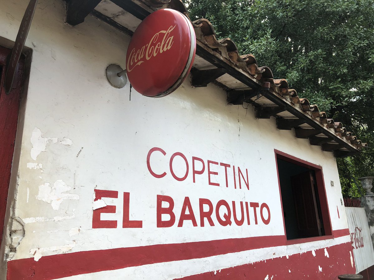 Coral97_fm's tweet photo. Dónde están los fans de este boliche? Rt si amas sus empanadas https://t.co/5BDe7le4Fd
