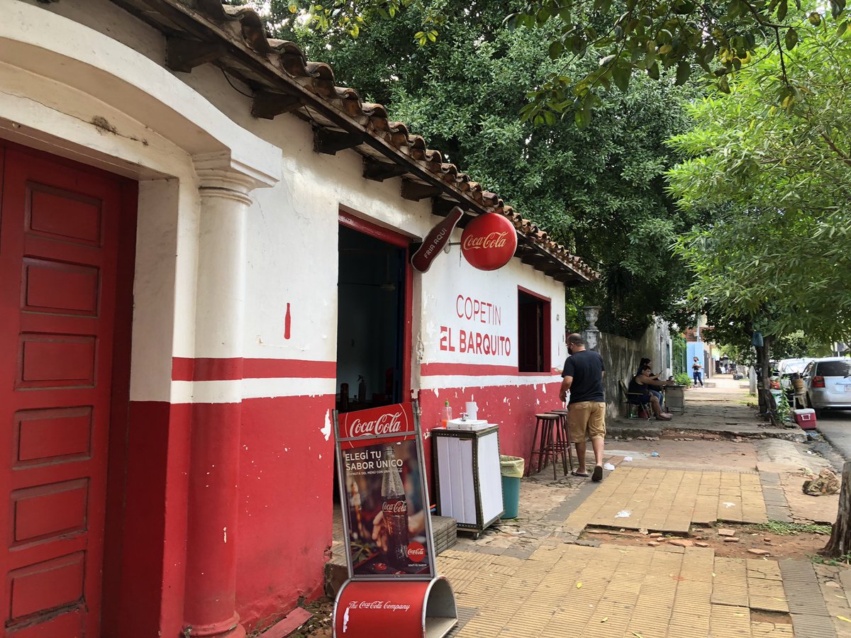 Coral97_fm's tweet photo. Dónde están los fans de este boliche? Rt si amas sus empanadas https://t.co/5BDe7le4Fd