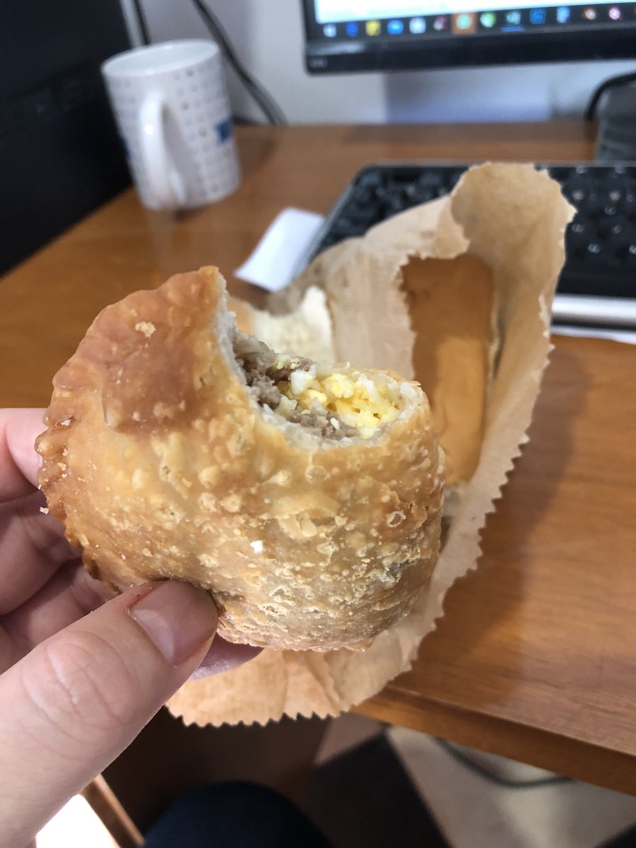 Coral97_fm's tweet photo. Dónde están los fans de este boliche? Rt si amas sus empanadas https://t.co/5BDe7le4Fd