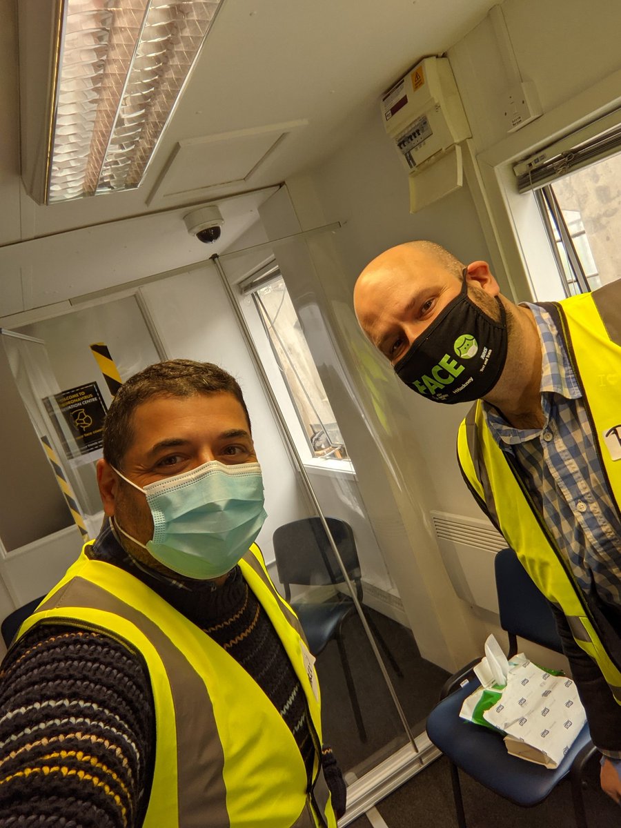 Marco_Tranchino's tweet image. Changing of the guards at Bockingham Palace, taking over from @mayorofhackney 🌹

#HackneyVaxPack 
#NHSVolunteer 
#CovidVaccination 💉
#BockingStreetVaccinationCentre