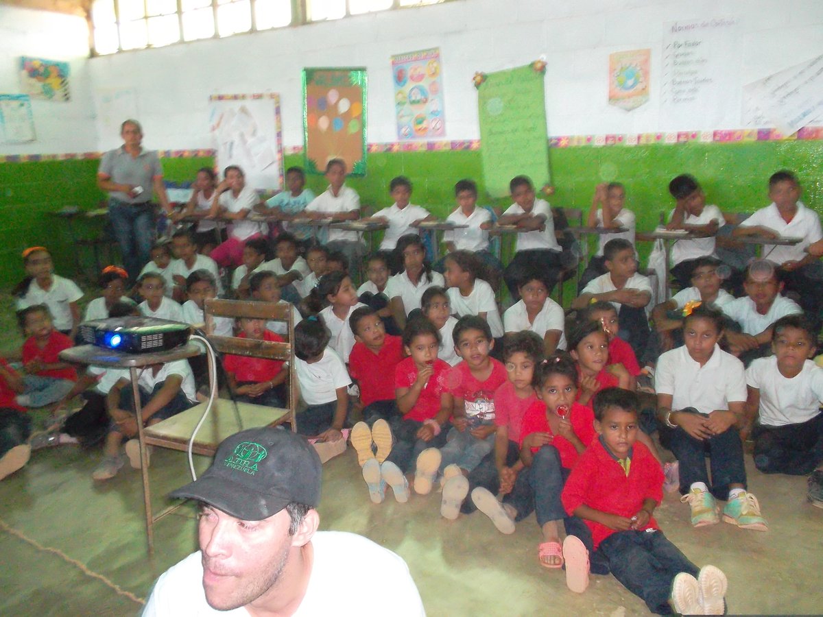 marblancblanco's tweet image. 25 años, no es fácil decir que me case con educación todo lo que uno pasa son experiencias únicas e increíbles en la vida. Guardo mis mejores recuerdos de estos momentos