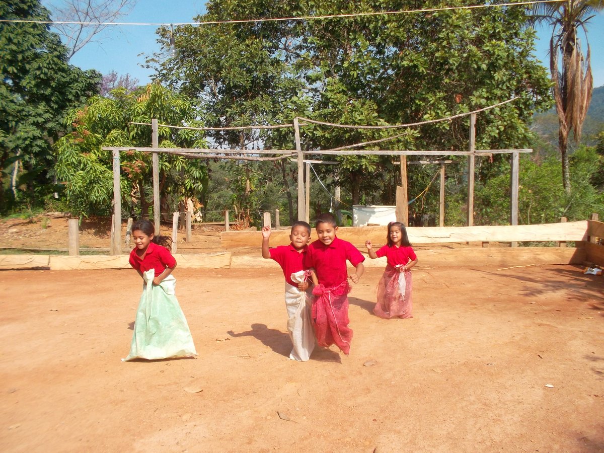 marblancblanco's tweet image. 25 años, no es fácil decir que me case con educación todo lo que uno pasa son experiencias únicas e increíbles en la vida. Guardo mis mejores recuerdos de estos momentos