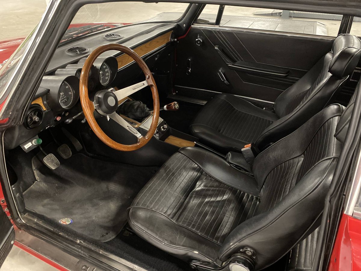 Classic_Trader's tweet photo. Iconic Italian head-turner: #AlfaRomeo Giulia GT 1300 Junior (1975), #coupe, red finish, black leather interior, 89hp, 1.290ccm 4-cylinder engine, manual, up for sale at #ClassicCarsPopUpStore2021 in Druten!
Details at https://t.co/V9q1KiHTvy
#cars #ccpus #classiccars #alfacar https://t.co/xy2EC0Ts5r