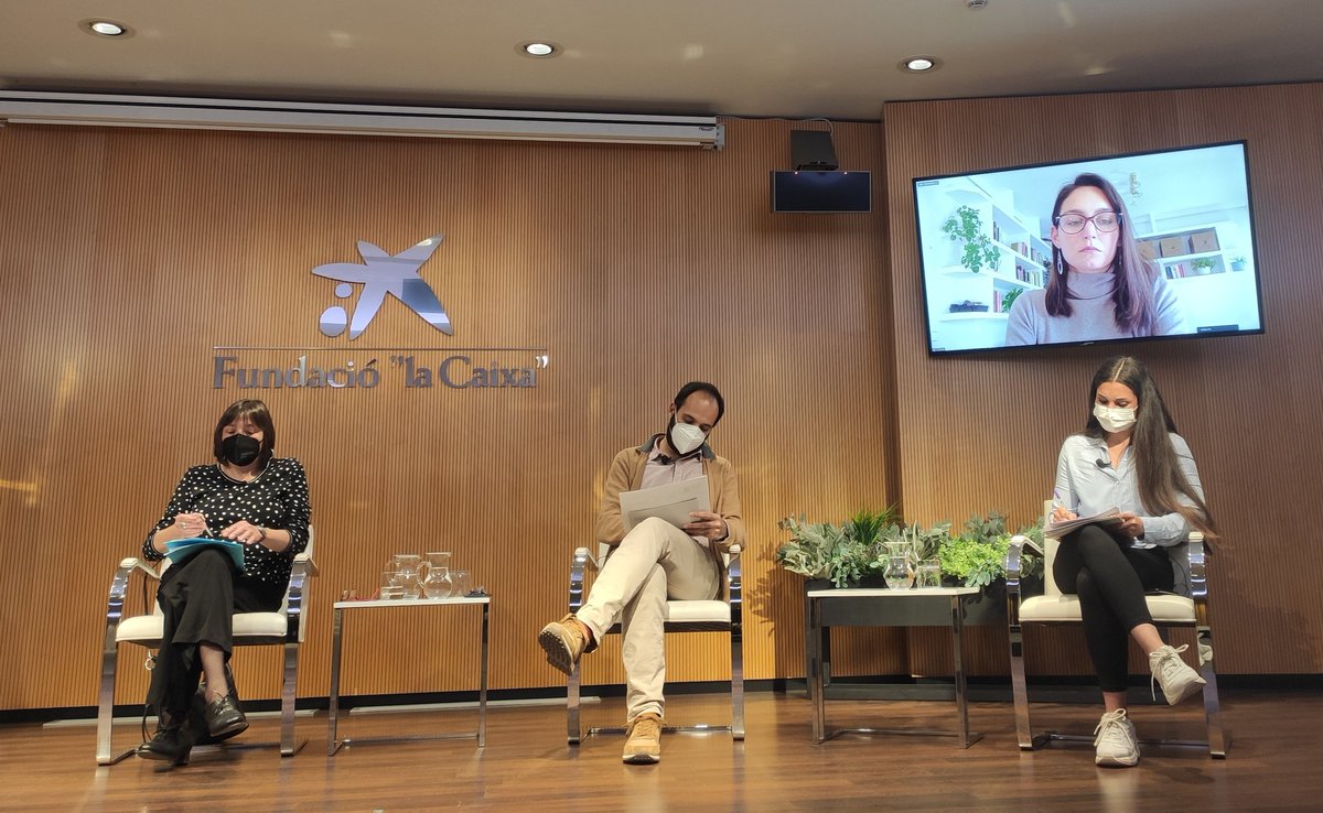 .<a href="/dkaratzas/">Dimosthenis Karatzas</a>, subdirector del #CVC y profesor de la <a href="/EnginyeriaUAB/">Escola d'Enginyeria UAB</a> - <a href="/UABBarcelona/">Universitat Autònoma de Barcelona</a> comenta que ni Deep  Fake ni Fake news son conceptos nuevos. Hollywood ya los creaba hace décadas, la diferencia es que ahora casi cualquiera lo puede hacer y expandir rápidamente