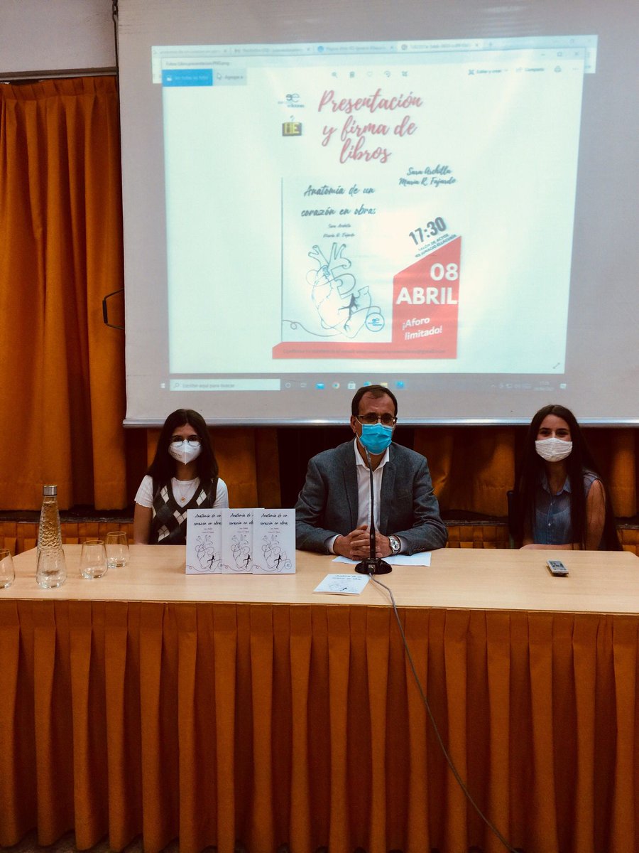 IES_Ellacuria's tweet photo. Esta tarde hemos presentado el libro de Sara Archilla y María R. Fajardo alumnas de 1 Bachillerato @IES_Ellacuria en el salón de actos del centro https://t.co/d9o5kWXAJb