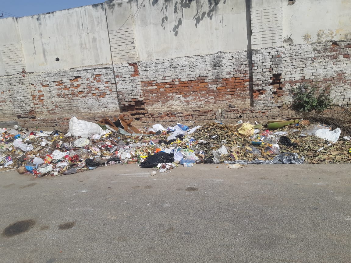 SandeepbansalSb's tweet image. @MSTawarIAS 
Myself Sandeep Bansal
President of Akhil Bhartiya Udyog Vyapar Mandal Gzb
Despite again and again making sure that the entrance of  2Bblock Nehru nagar Gzb where I reside this is the current situation as if they have make it a dumping ground. Do take action.