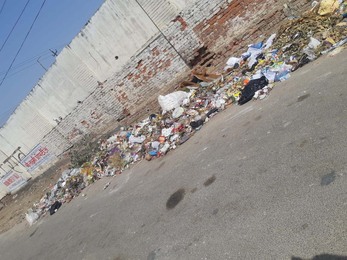 SandeepbansalSb's tweet image. @MSTawarIAS 
Myself Sandeep Bansal
President of Akhil Bhartiya Udyog Vyapar Mandal Gzb
Despite again and again making sure that the entrance of  2Bblock Nehru nagar Gzb where I reside this is the current situation as if they have make it a dumping ground. Do take action.