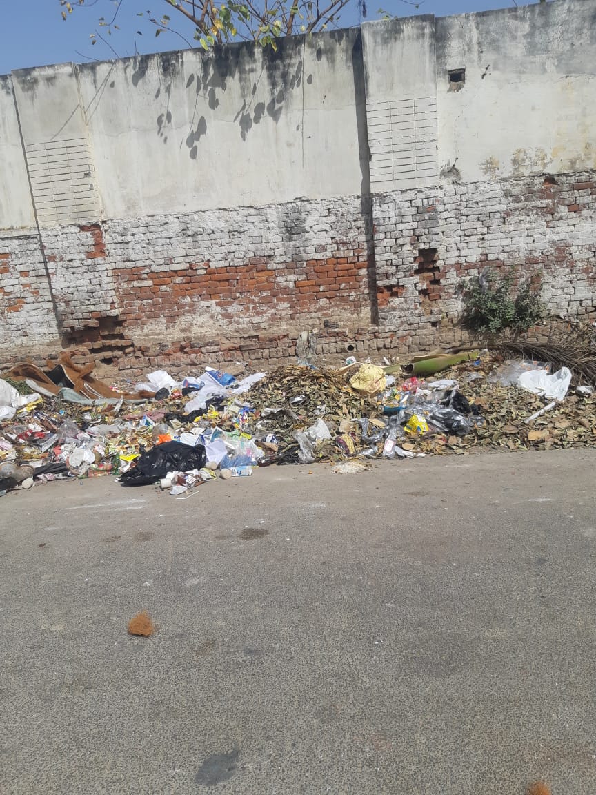 SandeepbansalSb's tweet image. @MSTawarIAS 
Myself Sandeep Bansal
President of Akhil Bhartiya Udyog Vyapar Mandal Gzb
Despite again and again making sure that the entrance of  2Bblock Nehru nagar Gzb where I reside this is the current situation as if they have make it a dumping ground. Do take action.