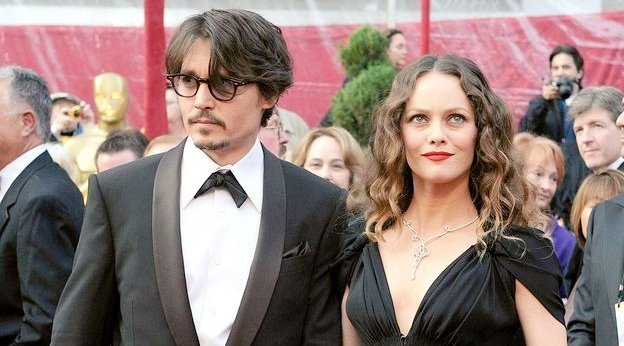 Puis il rencontra la femme qu'il avait mis toute sa vie à chercher, celle avec qui il allait vivre un bout de sa vie, et surtout la femme qui lui donnera des enfants : Vanessa Paradis. Une femme qui va beaucoup l'aider mentalement et j'admire vraiment cet femme pour ça 