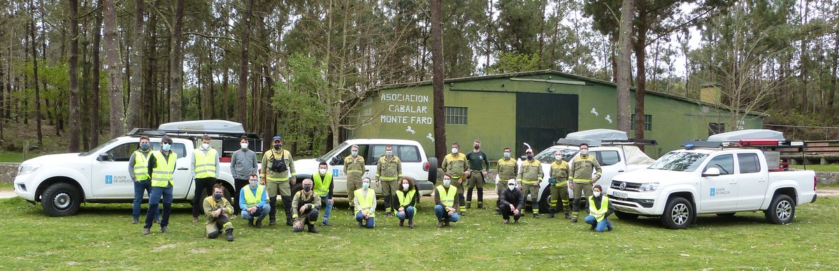 IngForestalPO's tweet photo. Grazas a Técnicos, #Axentes e #bombeirosforestais do #SPDCIF e ao persoal de @Aeromedia por amosarnos o voso bó traballo https://t.co/ik0PTcbzkb