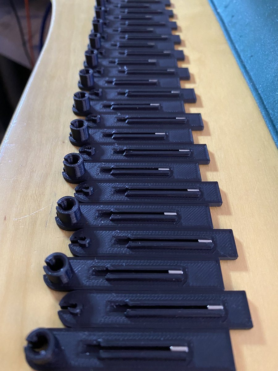 „Und bei Dir so?“

„Ich habe in kleine 3d Druckteile noch viel kleinere <a href="/supermagnete/">supermagnete</a> n eingepresst. Aber sonst gehts.“

„Na, dann gehts ja.“