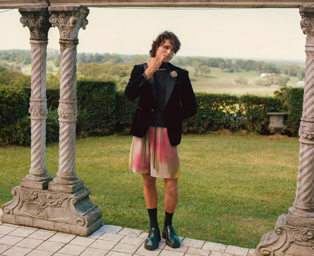 JacobElordiFan's tweet photo. 📸 More outtakes from Man About Town magazine have been added into the photo gallery! #JacobElordi 

🔗 https://t.co/ts0CwTKsdE https://t.co/Wr2wy6iSvK