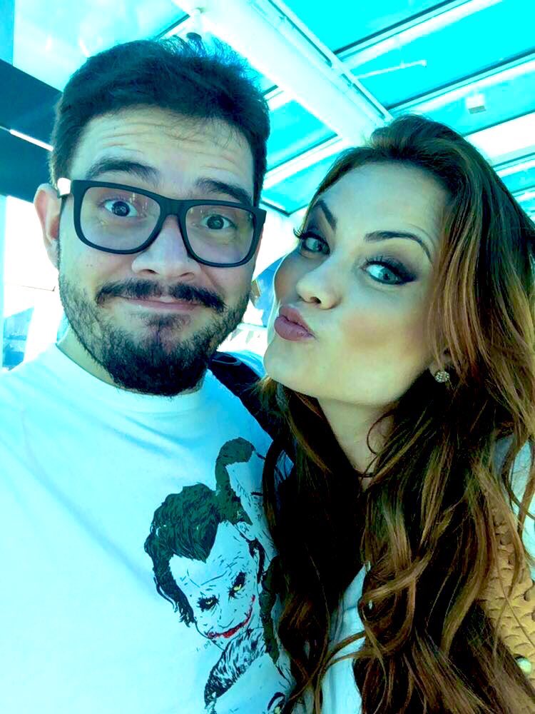 jbanguela's tweet photo. Dê RT nesse tuite com a foto em que você esteja mais ridiculamente feliz
Aquele feliz tão feliz que deixa quem vê a foto meio feliz tb https://t.co/X0shgDagyu
