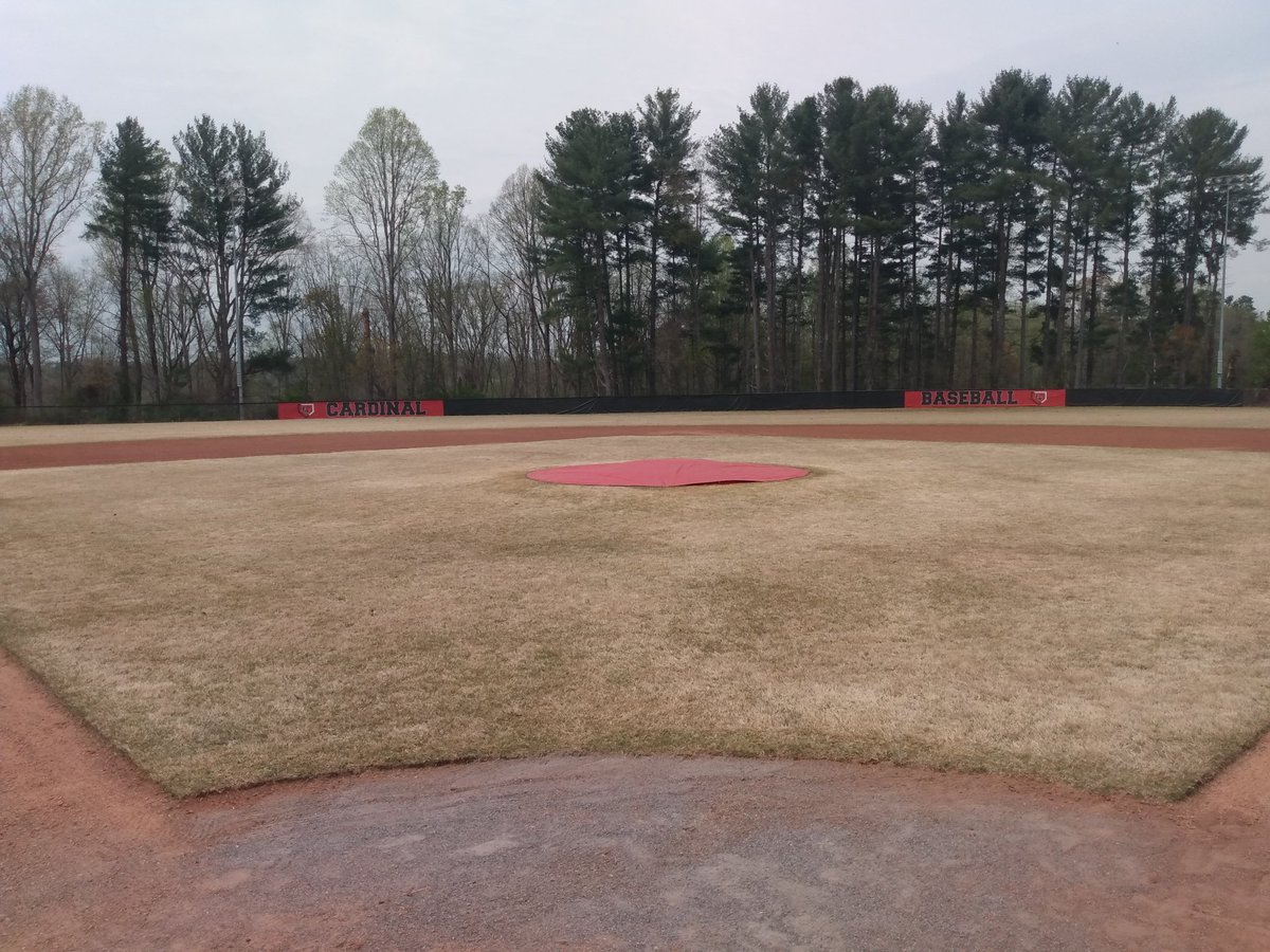 ewilkesbaseball's tweet photo. Some final edging and field work today! Now just waiting for the bermuda to turn green...Monday is near!!! #DTRT https://t.co/4SJximbTqt