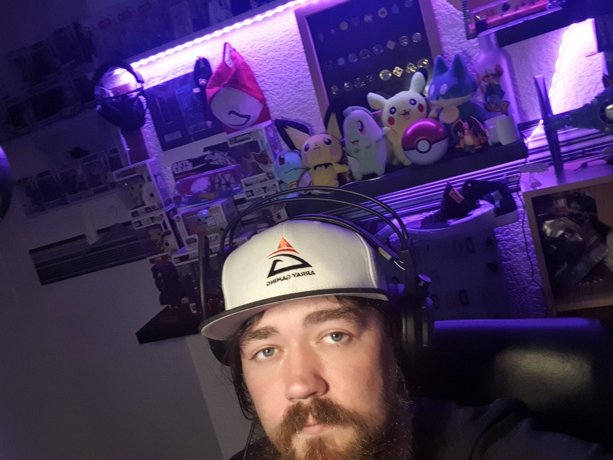 Major_Chunk's tweet photo. https://t.co/k6JEVhPmfH we be minecrafting accepting the build challenge laid down by #avrg hit up my chat if you want a promo code for some sweet gaming apparel from @arraygamingco #twitch #TwitchStreamers #twitchletsplay #twitchstreamer #twitchlive #slobs #modded #comehang https://t.co/0QBTZZpP1i