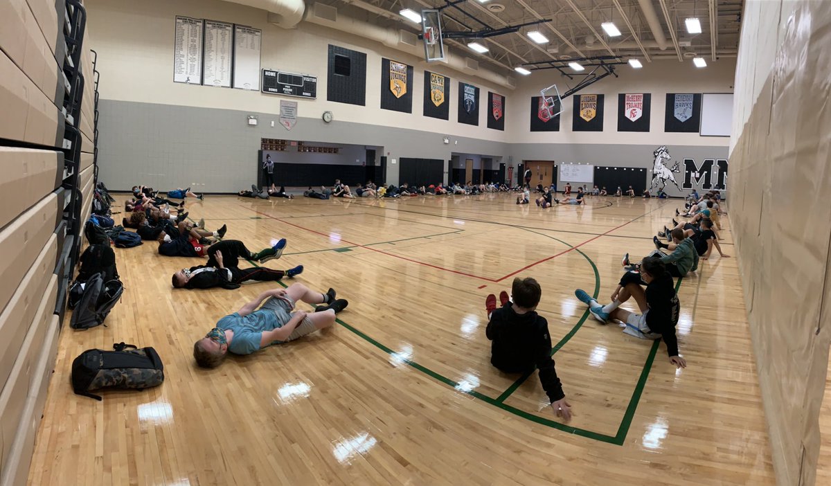 marlowe_track's tweet photo. We all got inside to cool down and stretch right before the rain! Thankful that we got to get outside and practice today! #MMStrack2021 #marlowe158 https://t.co/Zw6lAE0dW3