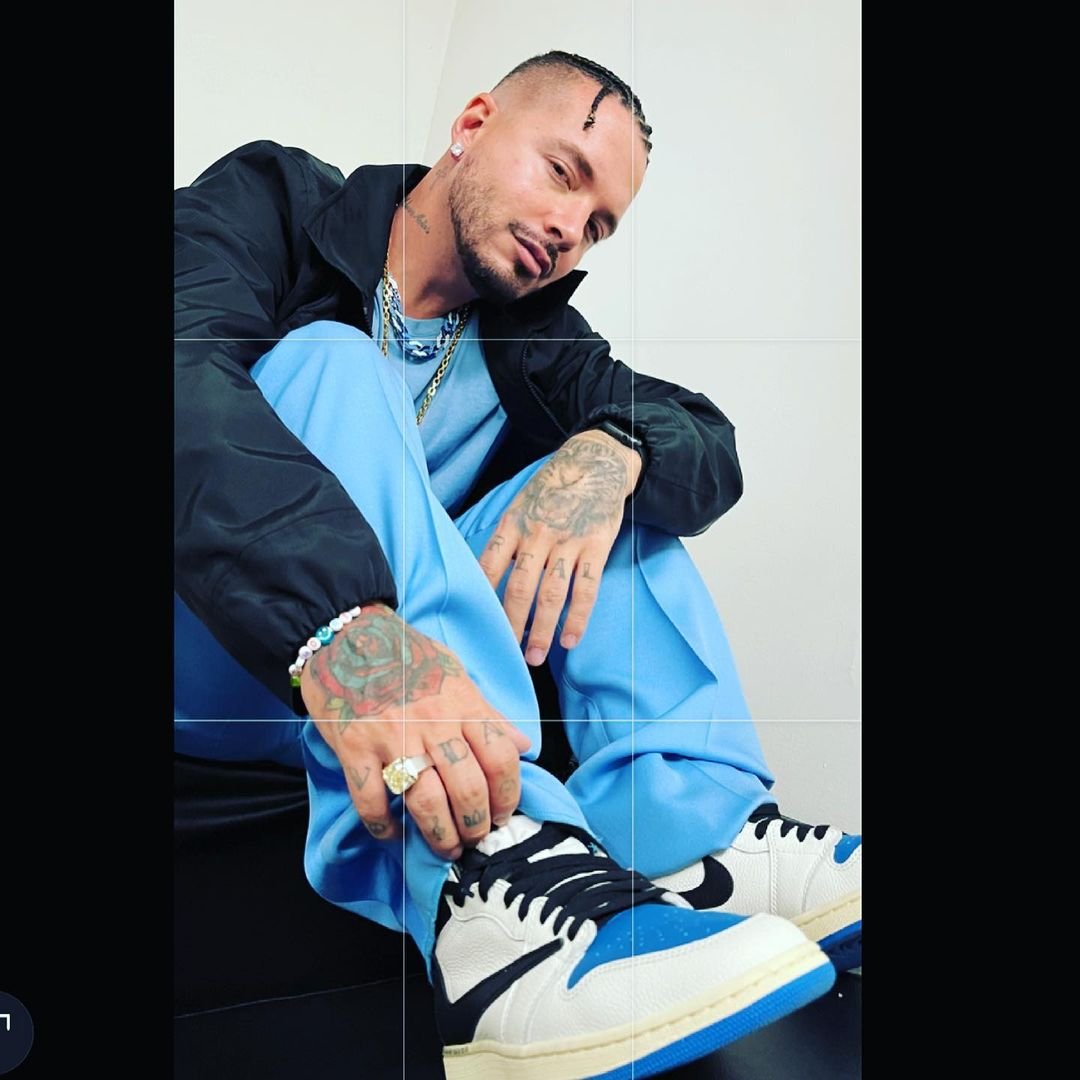 TheSiteSupply's tweet photo. 👀 Travis Scott x Fragment x Air Jordan 1 👟 🌵

📸 @JBALVIN https://t.co/tmWgBPICO5
