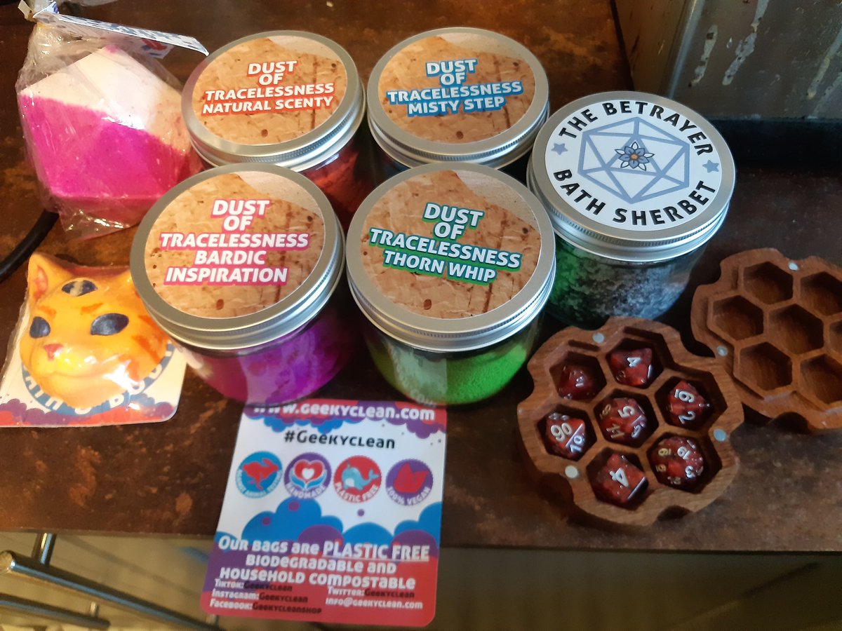 Nolimitcosplay's tweet photo. My new @GeekyClean delivery came in! 

Discount code: Nolimitcosplay 

#bathbomb #bathdust #dnd #dungeonsanddragond #companion #criticalrole #dice #dicegoblin https://t.co/BZxVmHX5E2