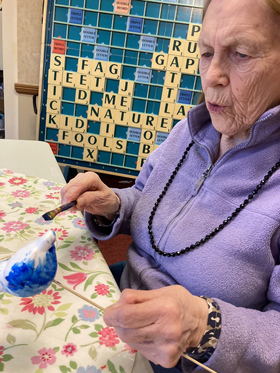 lisabaxter48's tweet photo. Our lovely residents enjoyed an afternoon of painting polystyrene birds to scatter around the new greenhouse area 🌱🪴🌱 it was a lovely afternoon indeed 👌@SunriseSrUK @Broadway_Blooms @KaraHooper9 @FleetSunrise @catheri20889721 @markchristie @GilmourV https://t.co/YGV90la48L