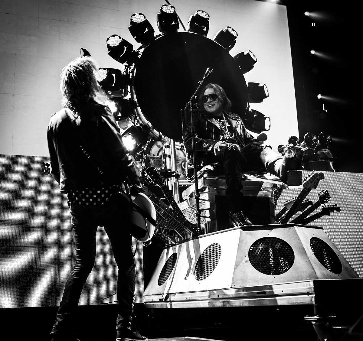 gunsnroses's tweet photo. #onthisday we rocked Vegas in 2016. Thanks Dave, for the throne🤘 https://t.co/nOdFLCQyYM