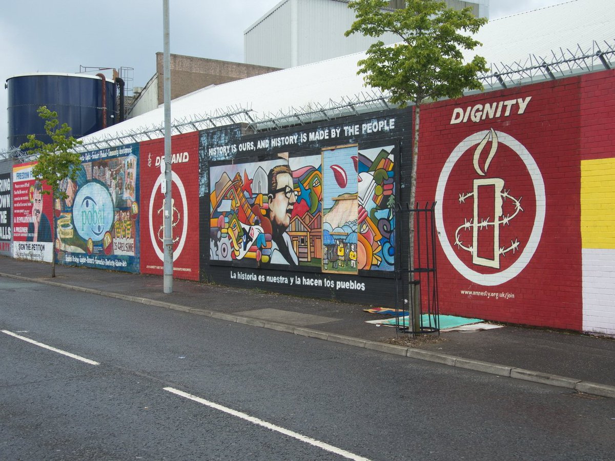 SeimenBurum's tweet photo. I was in #Belfast in July 2015, visited the places that had seen so much violence many years before.
Saw #springfieldroad , #shankillroad , #Northumberlandstreet and the #murals reminding of earlier #belfastriots
Could not have imagined #Brexitriots there in 2021
@lopcute https://t.co/EjlUoSZzgZ