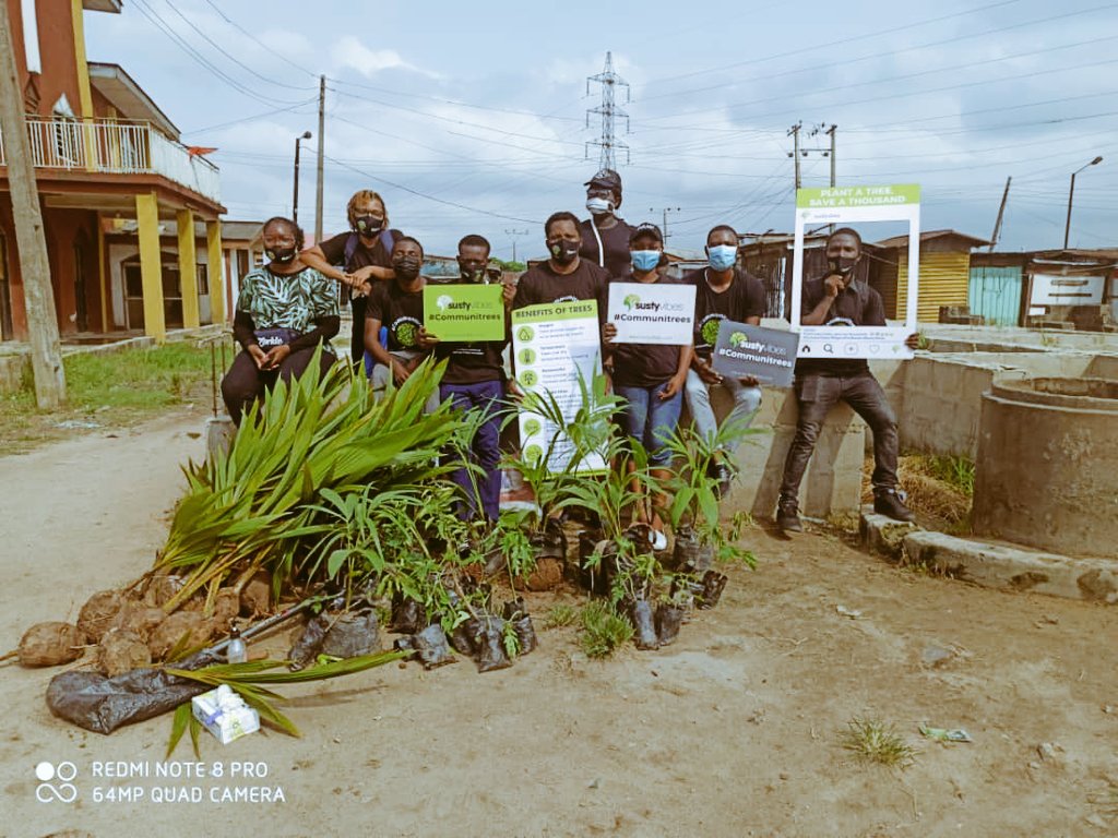 mblexxyn's tweet image. Today we @SustyVibes #Communitrees @UKinNigeria successfully carried out planting at Ajegunle, Ikorodu Lagos. It amazing seeing fellow youth being passionate about climate change and fixing our community against negative climate outcome. Proud of the team. 🌲🌱🌴💙💚