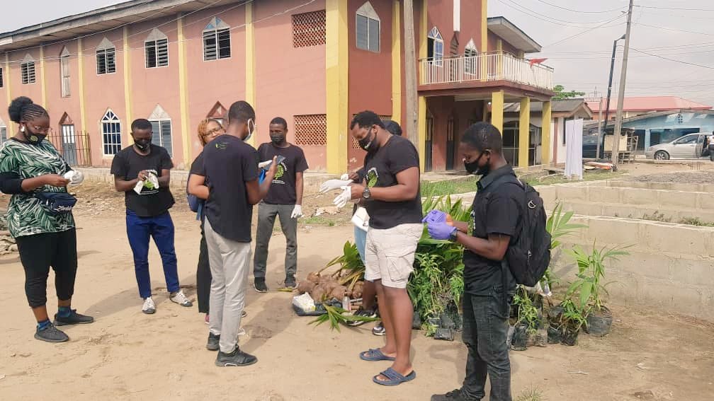 mblexxyn's tweet image. Today we @SustyVibes #Communitrees @UKinNigeria successfully carried out planting at Ajegunle, Ikorodu Lagos. It amazing seeing fellow youth being passionate about climate change and fixing our community against negative climate outcome. Proud of the team. 🌲🌱🌴💙💚