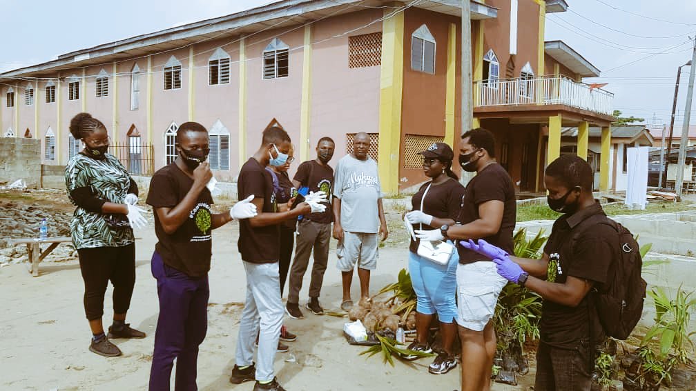 mblexxyn's tweet image. Today we @SustyVibes #Communitrees @UKinNigeria successfully carried out planting at Ajegunle, Ikorodu Lagos. It amazing seeing fellow youth being passionate about climate change and fixing our community against negative climate outcome. Proud of the team. 🌲🌱🌴💙💚
