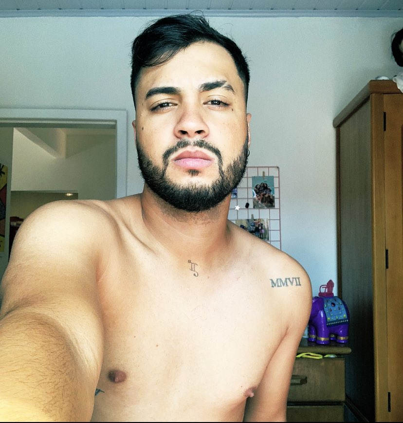 willrozza's tweet photo. Com defeito ou sem defeito? Kk https://t.co/3L7tJKjFsp