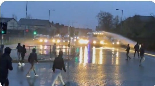 Sal_feeko's tweet photo. Absolutely unbelievable, news broke today @ChiefConPSNI meets with loyalist terrorists gangs. Then, tonight his force deploy water cannon on nationalists, after standing idly by for 6 nights while loyalists wrecked the place *shakes head in disbelief* https://t.co/WIw3QeV4Tw