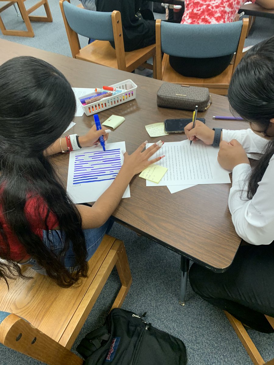 EmilyWilsonMCPS's tweet photo. Today was so much fun! 🥰 I was able to teach figurative language, new YA poetry, and how to find poetry in The Great Gatsby with Mrs. Sullivan’s classes. ❤️📚❤️ #BlackOutPoetry #NationalPoetryMonth #NationalLibraryWeek #SchoolLibraryMonth #WPHSlibrary https://t.co/075wIWEQoq