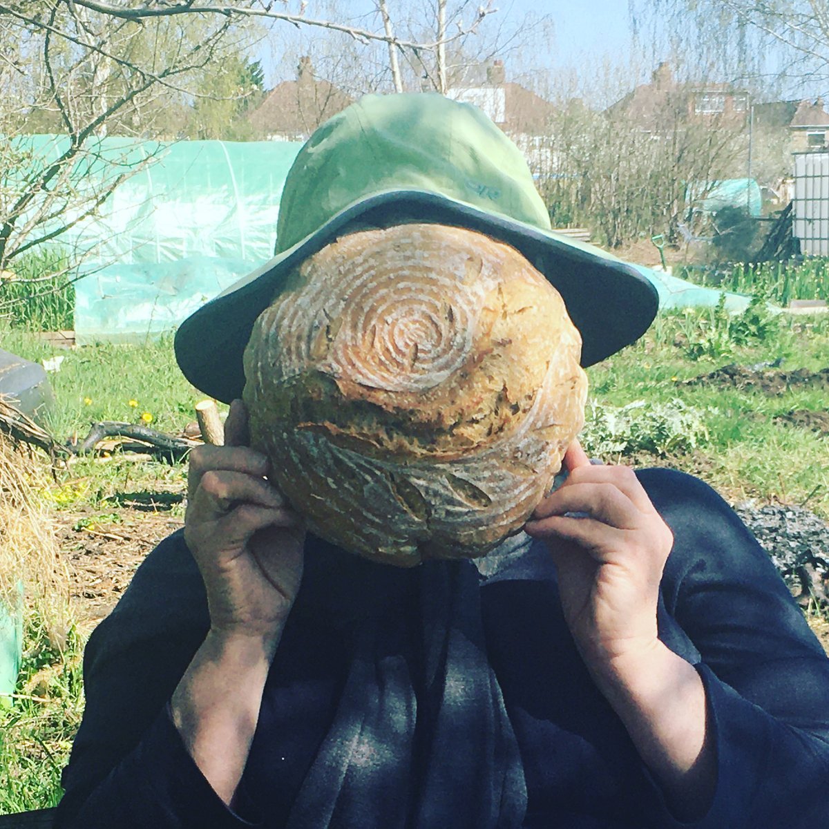 Running late this week but here is loaf#3. A delightful trip down the motherhood memory lane. 

#52loaves52lives
#breadhead
#keeptalking
#Bun 

tangledwemove.co.uk/post/loaf-3-li…