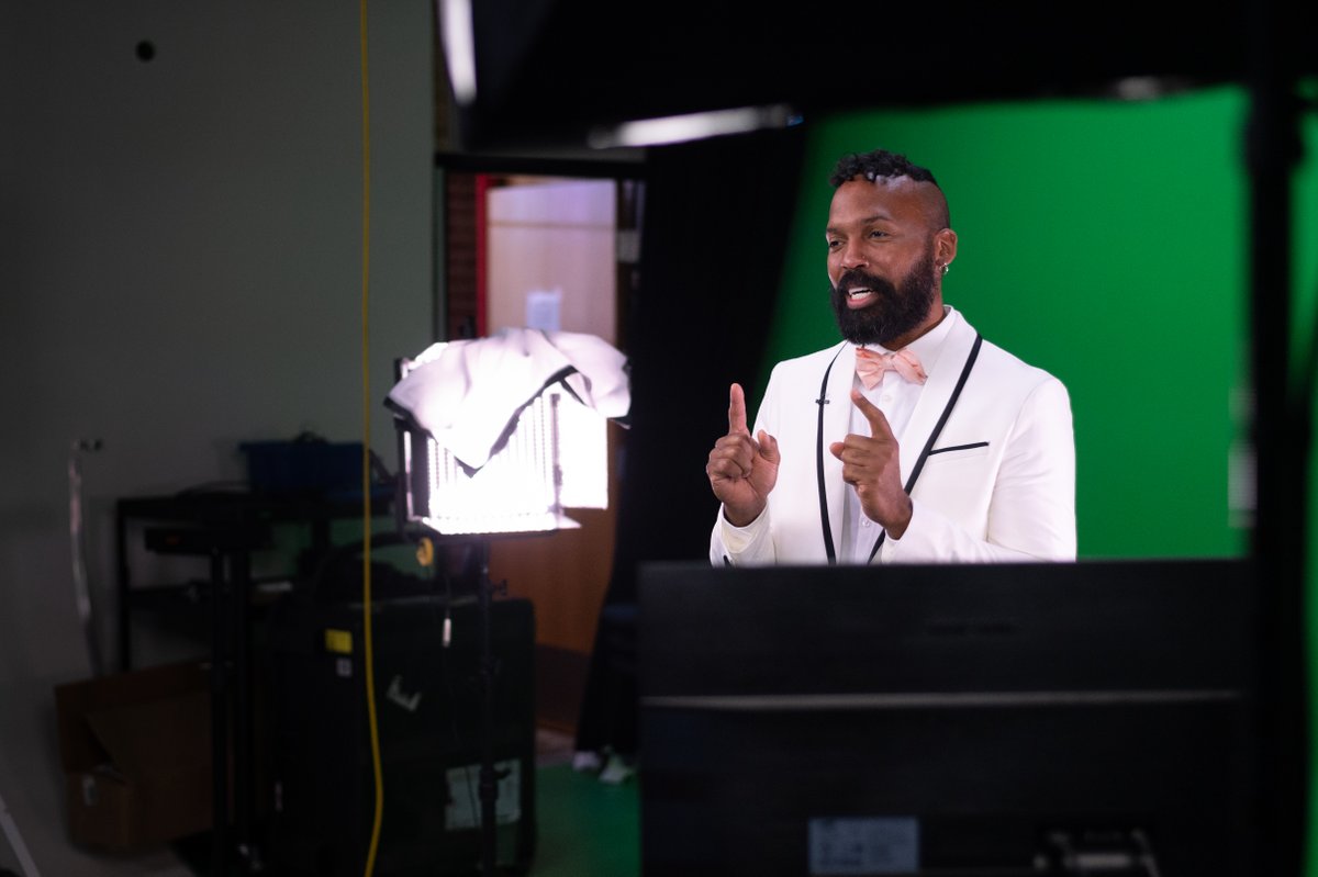 UFCOTA's tweet photo. Coming at you live from the @UFDigitalWorlds studio, Ryan Hope Travis is bringing the energy as this year's emcee at our annual benefit gala for the School of Music and School of Theatre and Dance. #SplendorAtHome @speak2ryan https://t.co/O8B9oSzbpg