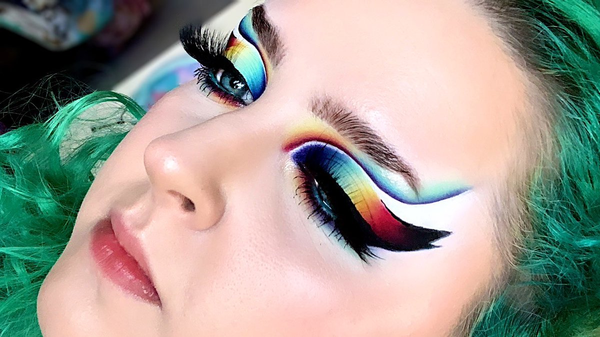 Twitter rarely shows my stuff to anyone anymore so I don’t know why I bother but this is the next installment of my rainbow series 🌈  I love how it turned out!
