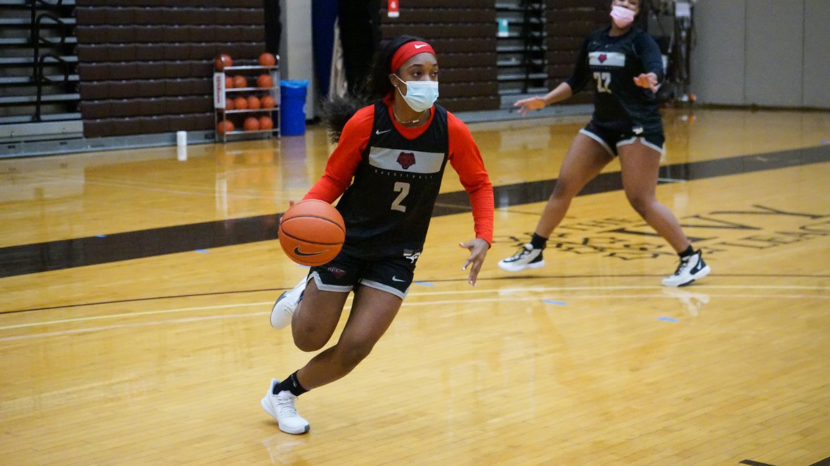 BrownU_WBB's tweet photo. Getting better every day!

#GoBruno #IvyHoops 🐻🏀👏 https://t.co/glse47bUSP