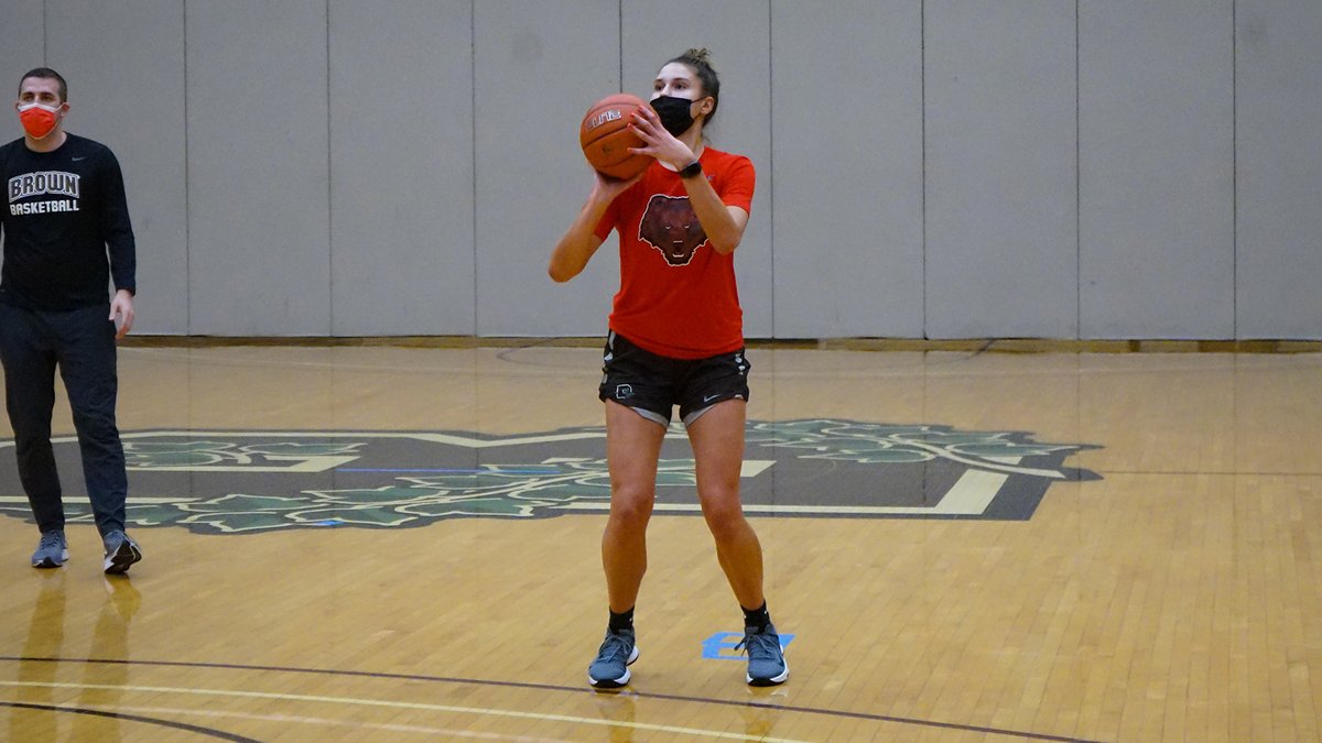 BrownU_WBB's tweet photo. Getting better every day!

#GoBruno #IvyHoops 🐻🏀👏 https://t.co/glse47bUSP
