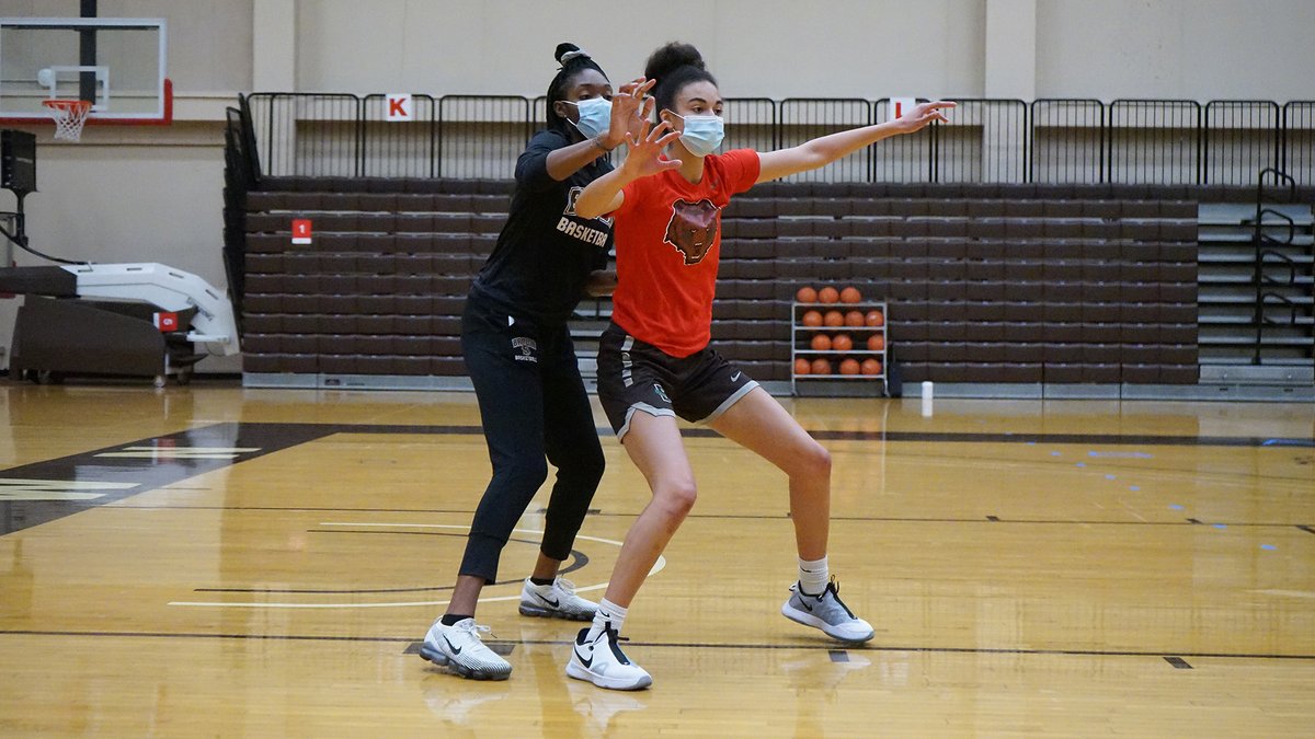 BrownU_WBB's tweet photo. Getting better every day!

#GoBruno #IvyHoops 🐻🏀👏 https://t.co/glse47bUSP