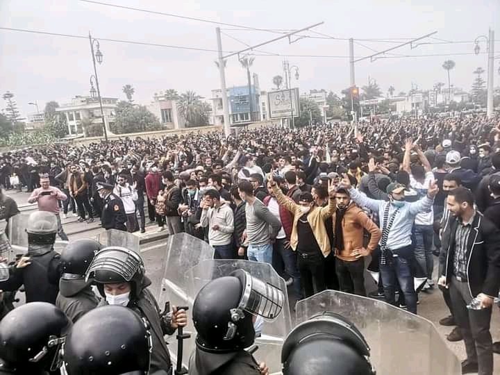 rafia_mohammad's tweet photo. Here is Morocco.  There is no voice louder than the professors' repression.
#protect_teachers_in_morocco
#free_teachers_in_morocco
#stop_kindapping_teachers_in_morocco https://t.co/h8CTm8hs9d