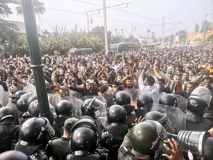 rafia_mohammad's tweet photo. Here is Morocco.  There is no voice louder than the professors' repression.
#protect_teachers_in_morocco
#free_teachers_in_morocco
#stop_kindapping_teachers_in_morocco https://t.co/h8CTm8hs9d
