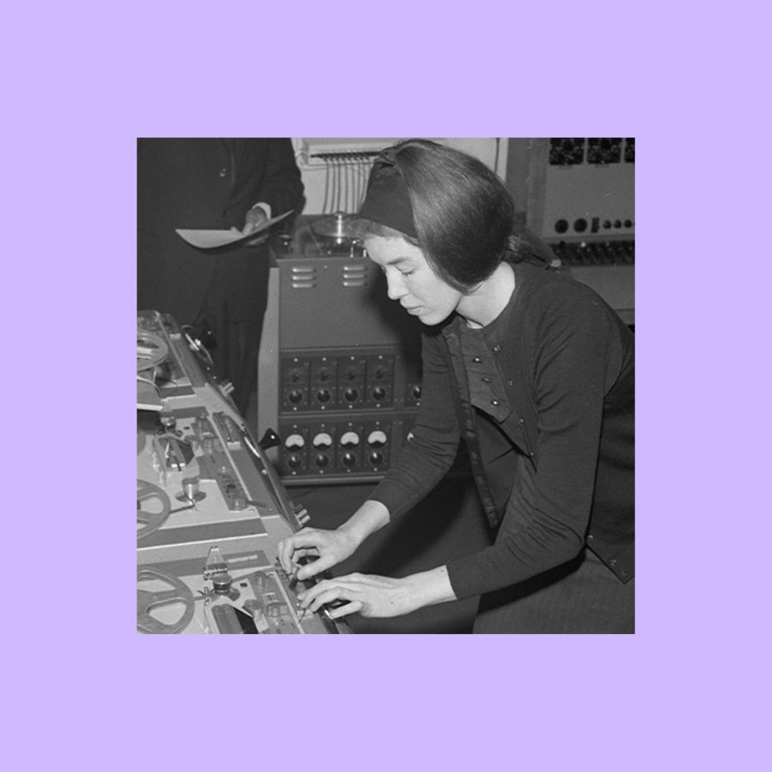 DeZeeMusic's tweet photo. Delia Derbyshire is described as a heroine of electronic music and influenced many of the greatest artists of our generation.
Listen to Delia's interpretation of Bach's Aria from Orchestral Suite No. 3 > https://t.co/TiyCl4oStc
#DeliaDerbyshire #DeZeeMusic #DeZeeFeatures https://t.co/ifO2RBJLVB