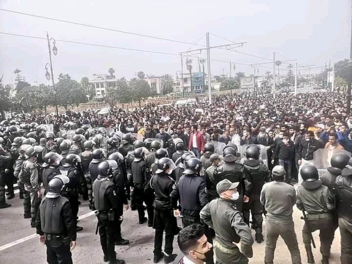 rafia_mohammad's tweet photo. Here is Morocco.  There is no voice louder than the professors' repression.
#protect_teachers_in_morocco
#free_teachers_in_morocco
#stop_kindapping_teachers_in_morocco https://t.co/h8CTm8hs9d