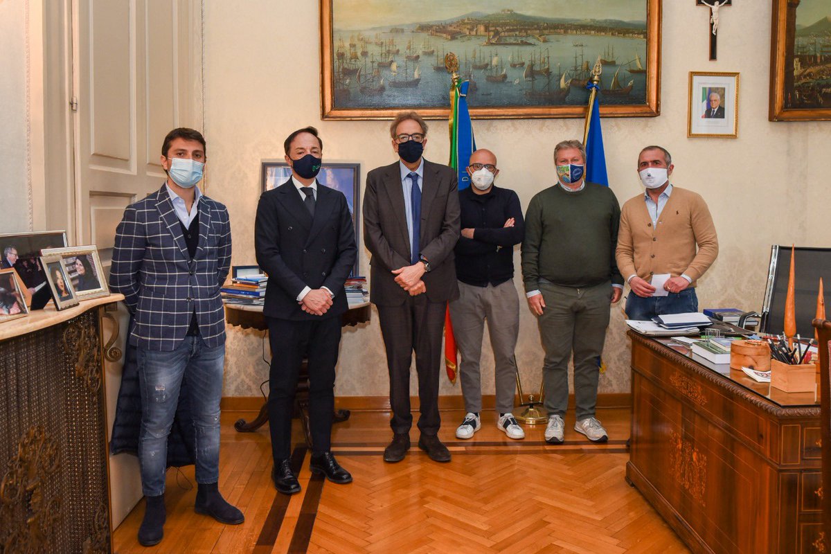 v_schiavo's tweet photo. Ieri il Prefetto di #Napoli Marco #Valentini ci ha ricevuto, elogiando #Confesercenti Campania per la correttezza e la civiltà della manifestazione in piazza. Parimenti noi lo ringraziamo per l’impegno che ha assunto nel “girare” le nostre istanze al Governo. https://t.co/cVIC48Byhr