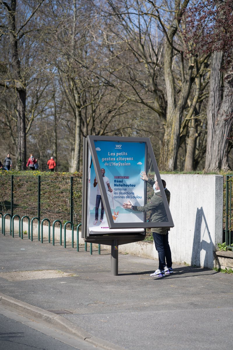 letypographiste's tweet photo. Ma dernière création pour la ville de L'Haÿ-les-Roses, une campagne d'affichage sur le civisme et les gestes citoyens. #LHaylesroses #graphisme #monboulot #affiche #civisme https://t.co/Te5xOTHLx9