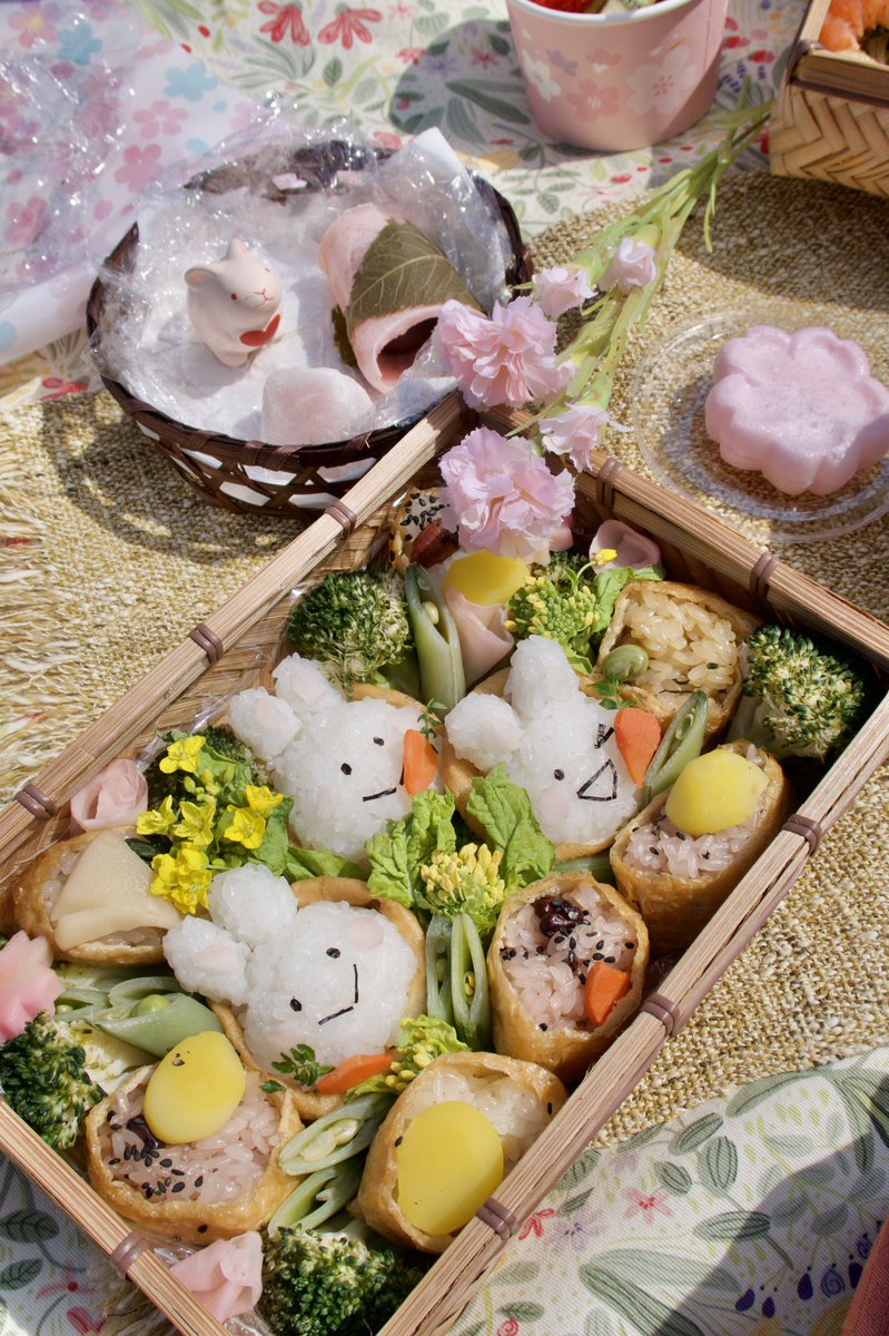 tenLocals's tweet photo. Would you taste these Hanami Dango sweets and Cherry Blossom cookies hand-made for our yesterday’s virtual picnic in Tokyo?🌸Next trip this Sunday, come join us
#cherryblossom https://t.co/ypyQAhT8kg